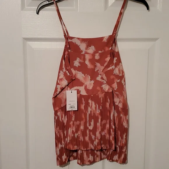 Womans Small, pleated cami. Nine West. NWT - Picture 3 of 6